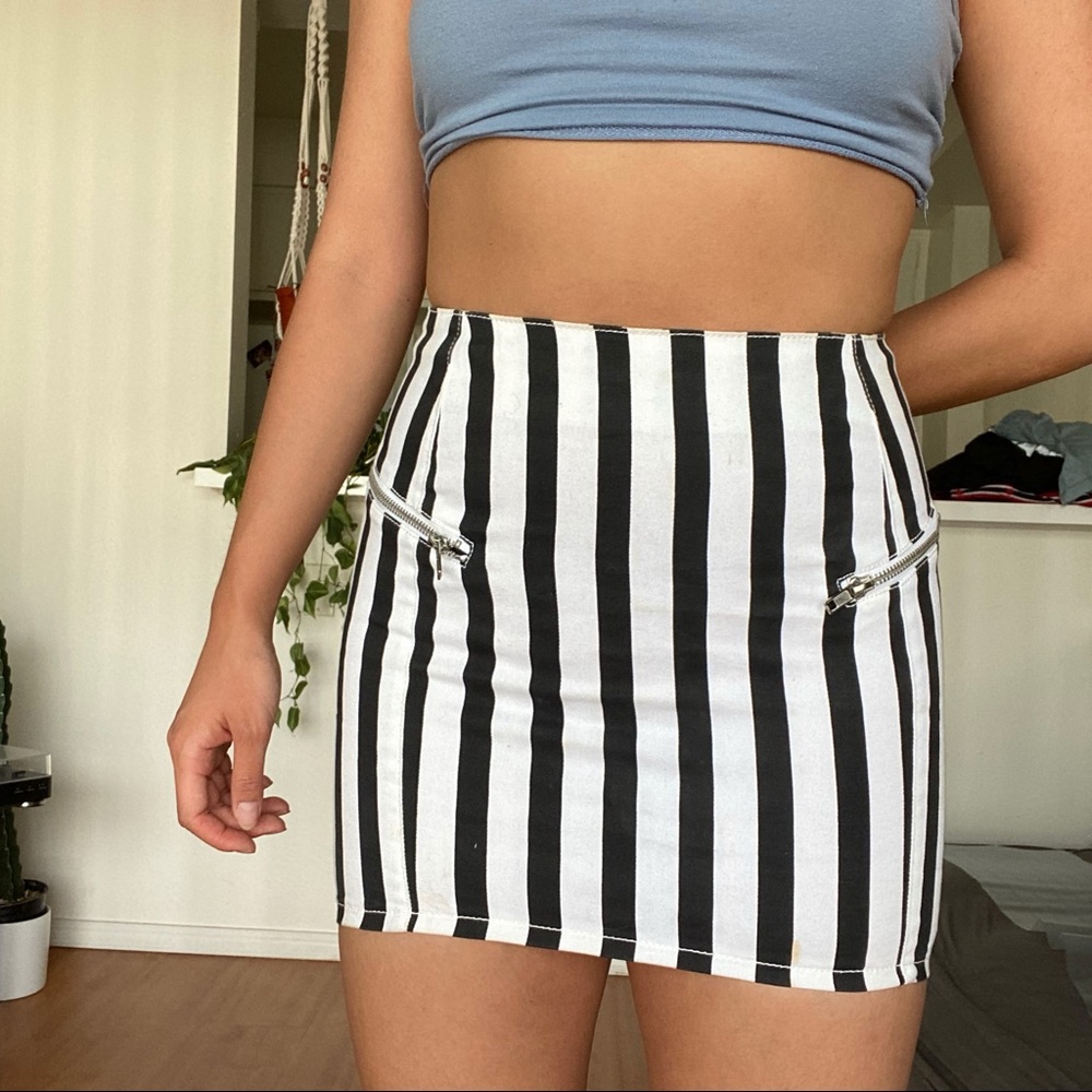 Black & White Stripe Zipper Detail Skirt